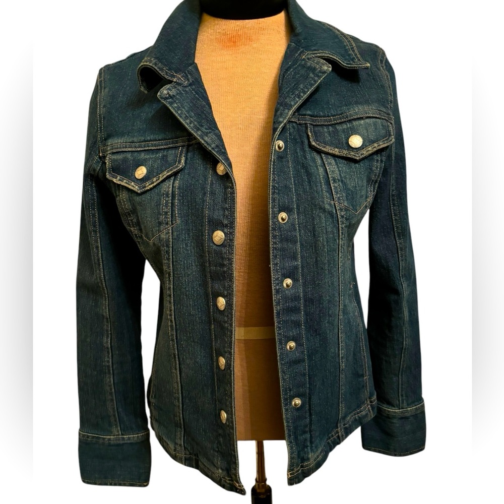 Live a little Jean jacket small fitted snaps slash pockets flattering fit